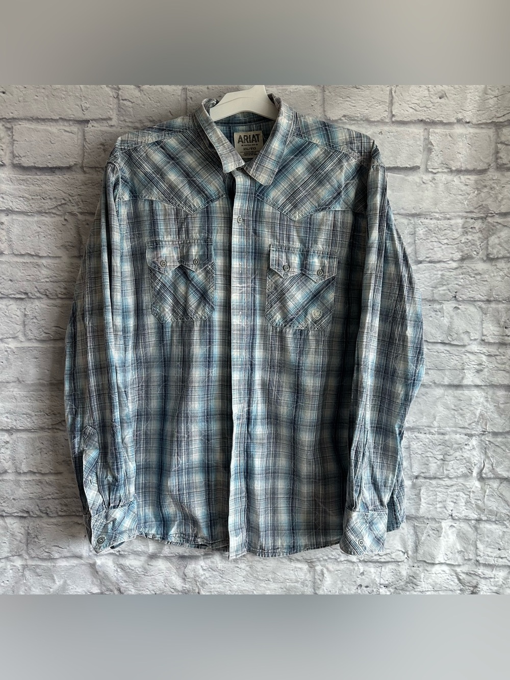PREOWNED ARIAT RETRO FIT BLUE PLAID LONG SLEEVE BUTTON DOWN XL MENS